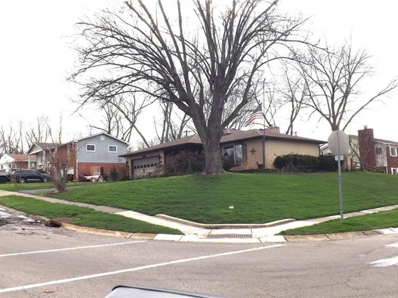 801 Crestmont Drive, Riverside, OH 45431 Photo 3