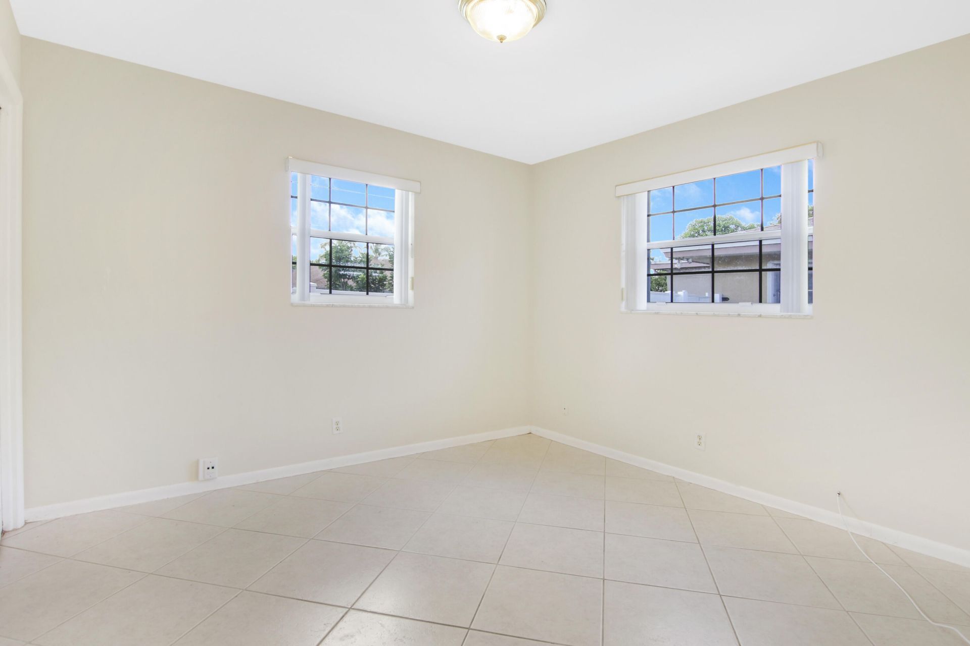 527 W Jasmine Drive, Lake Park, FL 33403 Photo