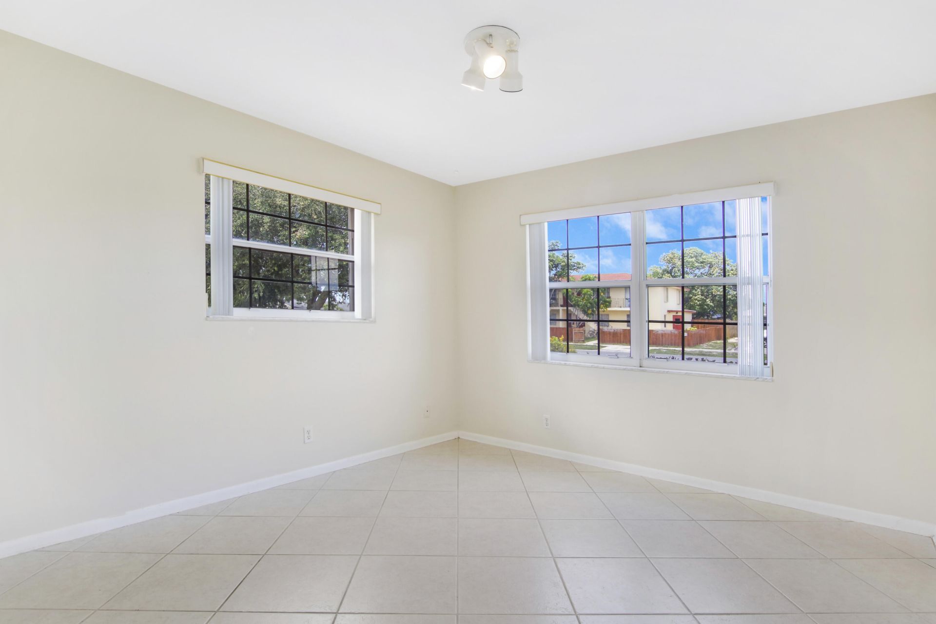 527 W Jasmine Drive, Lake Park, FL 33403 Photo