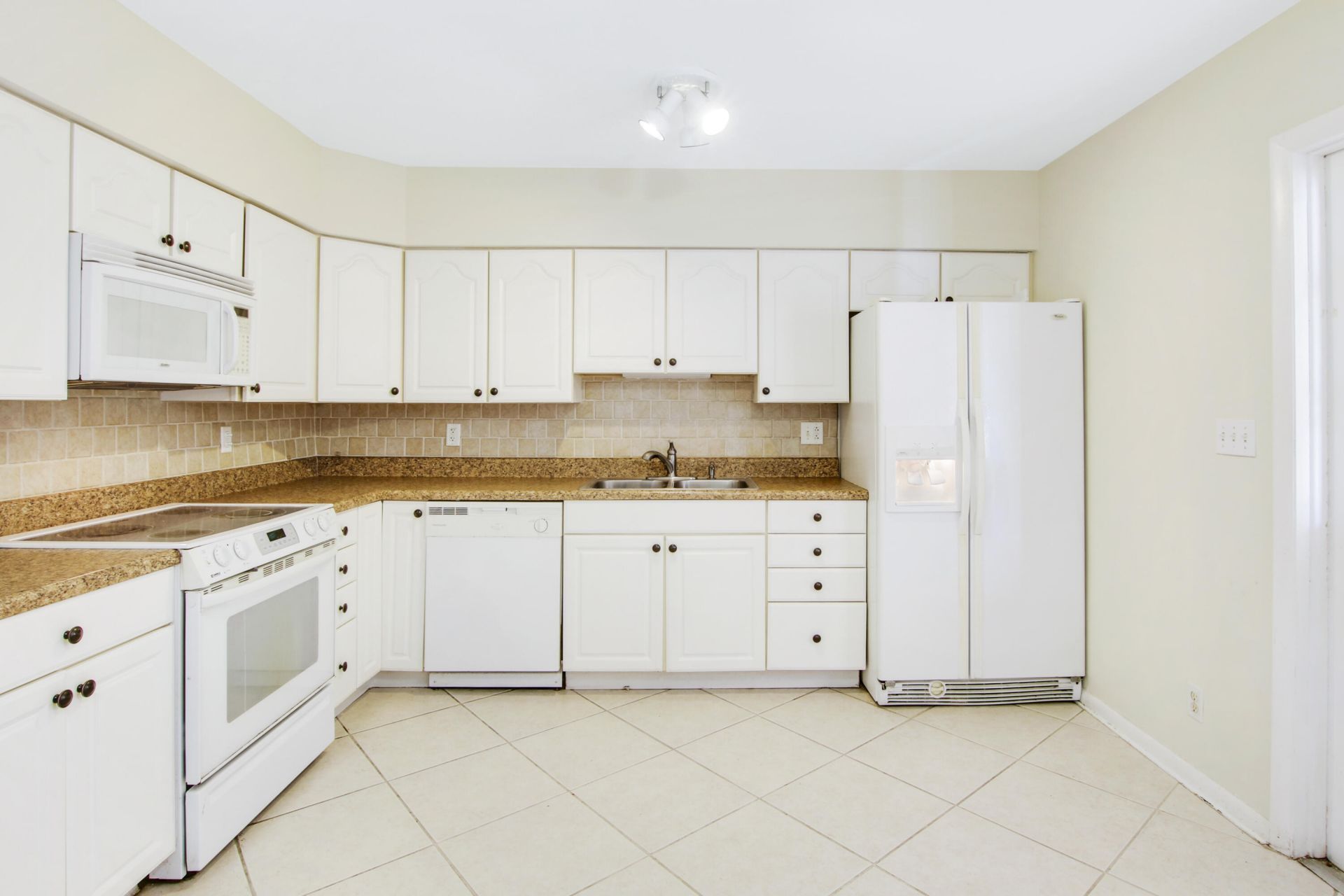 527 W Jasmine Drive, Lake Park, FL 33403 Photo