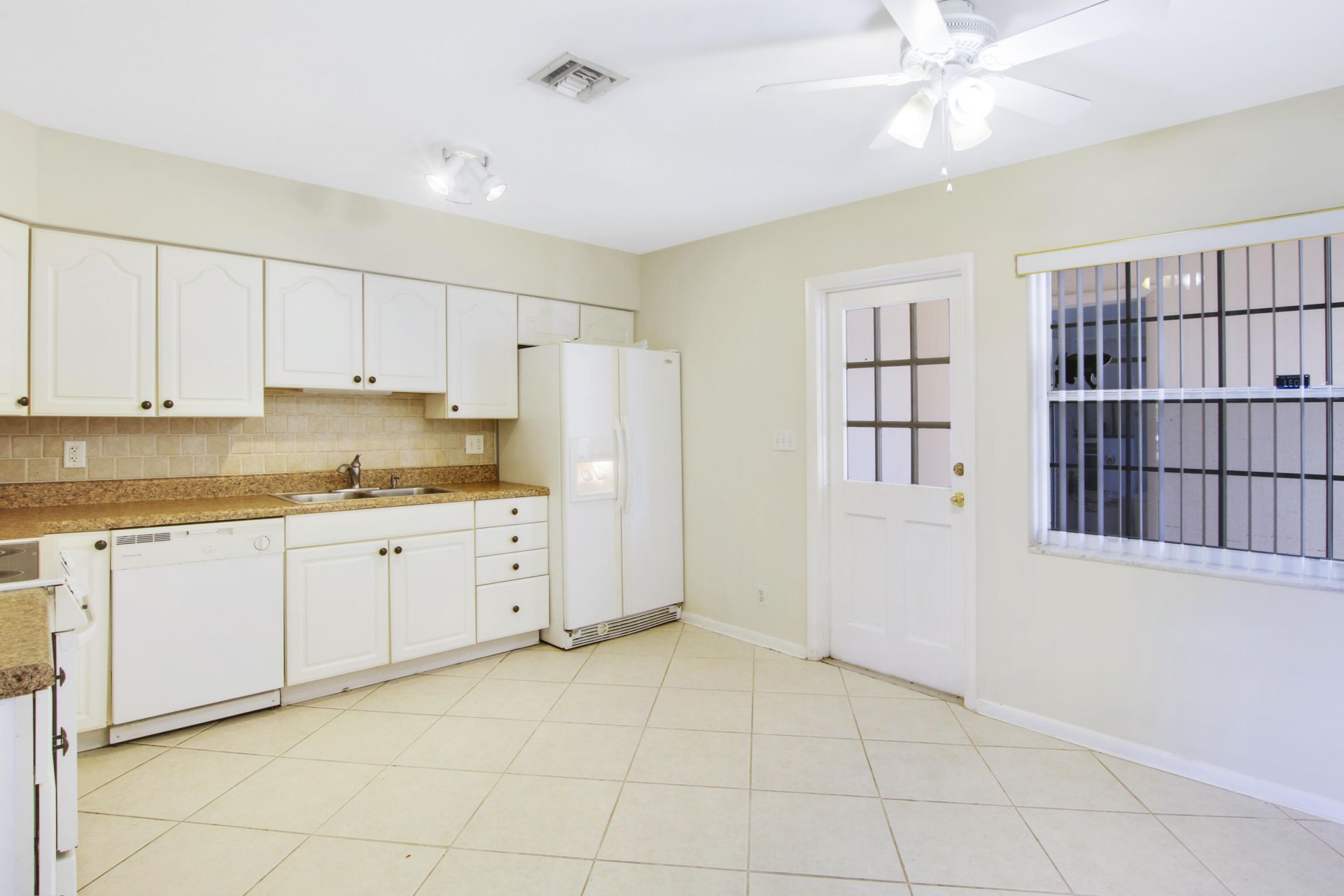 527 W Jasmine Drive, Lake Park, FL 33403 Photo