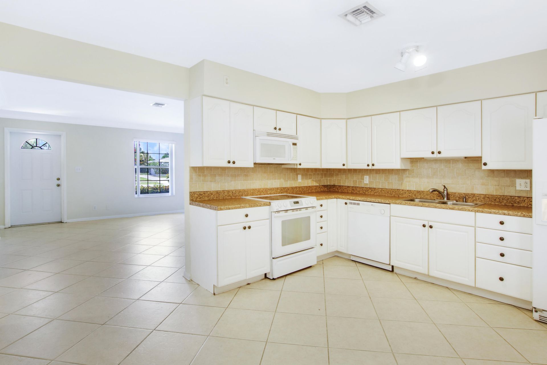 527 W Jasmine Drive, Lake Park, FL 33403 Photo