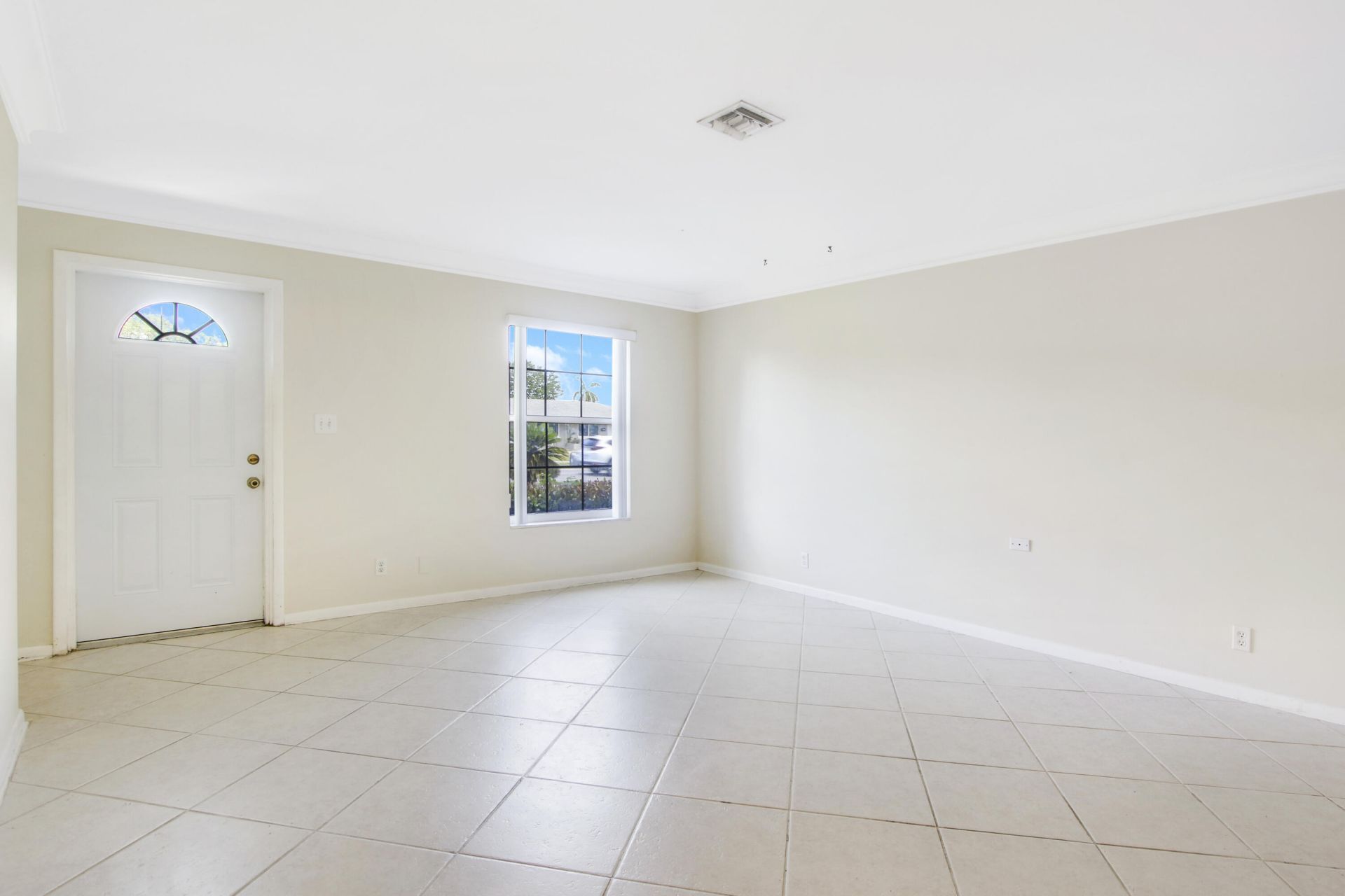 527 W Jasmine Drive, Lake Park, FL 33403 Photo