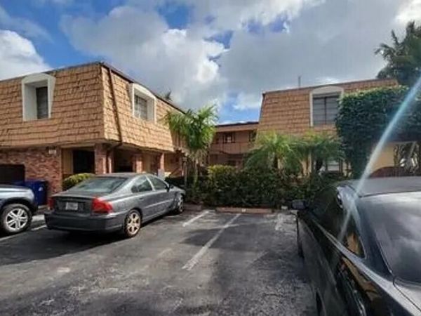 100 Isle Of Venice Drive, Unit 4, Fort Lauderdale, FL 33301