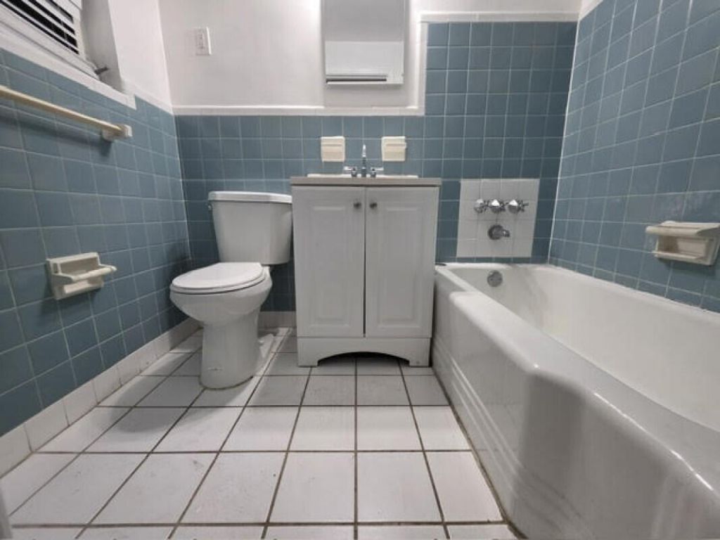 100 Isle Of Venice Drive, Unit 4, Fort Lauderdale, FL 33301 Photo