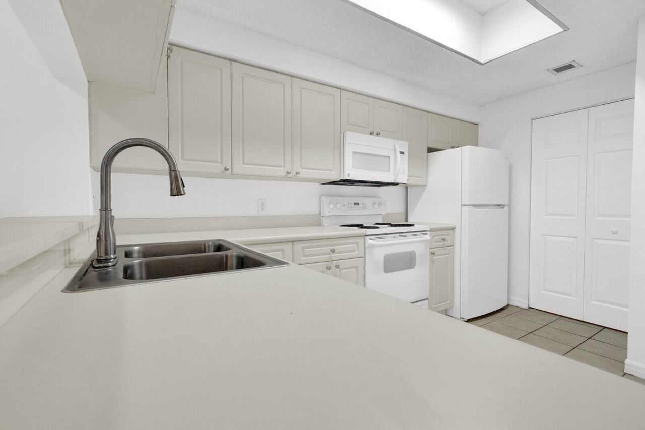 2728 Anzio Court, Unit 108, Palm Beach Gardens, FL 33410 Photo