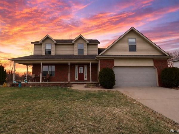 8376 Oak Ridge Drive, Goodrich Vlg, MI 48438