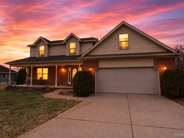 8376 Oak Ridge Drive, Goodrich Vlg, MI 48438