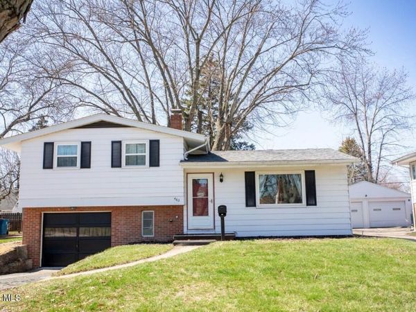 462 S Goodyear Street, Oregon, OH 43616