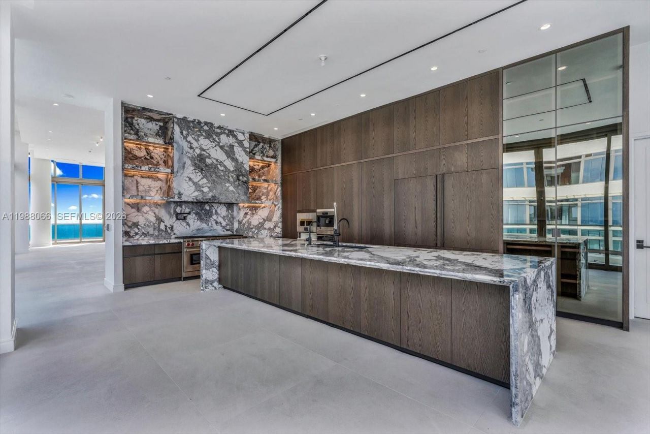 17901 Collins Ave , Unit PH-01, Sunny Isles Beach, FL 33160 Photo