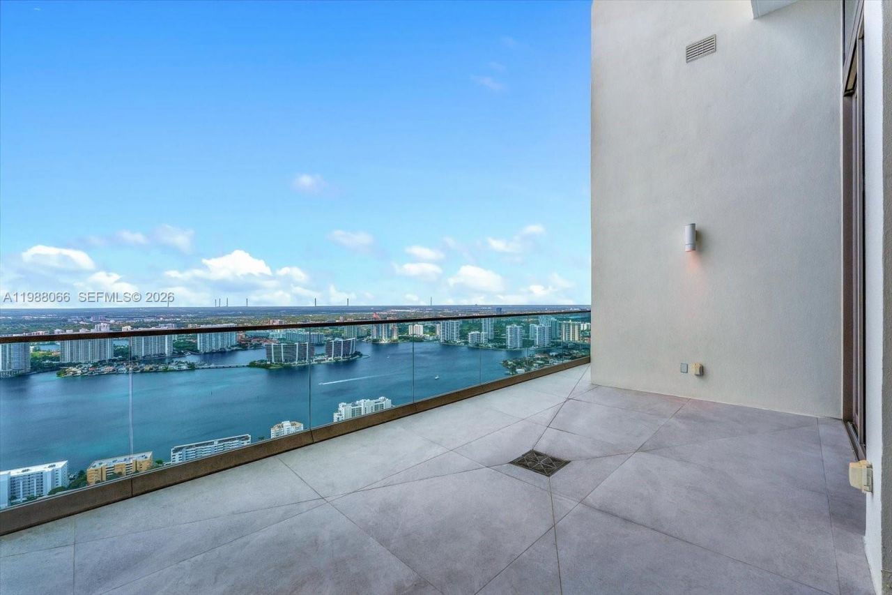 17901 Collins Ave , Unit PH-01, Sunny Isles Beach, FL 33160 Photo