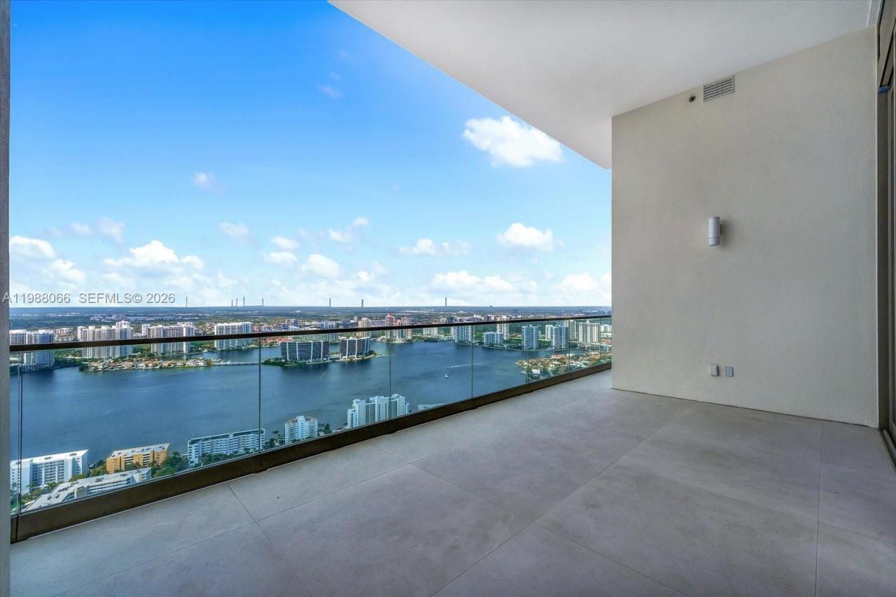 17901 Collins Ave , Unit PH-01, Sunny Isles Beach, FL 33160 Photo