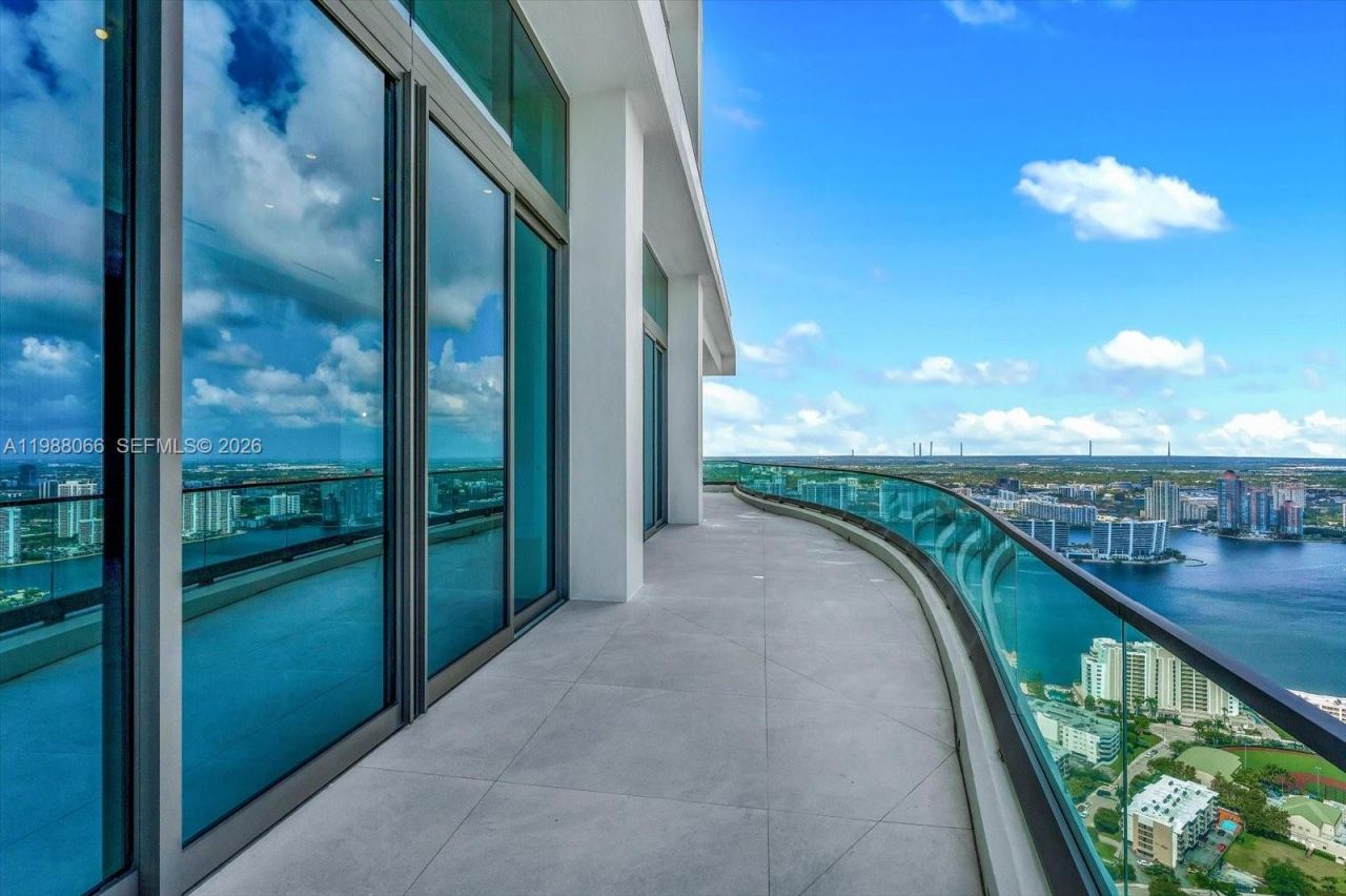 17901 Collins Ave , Unit PH-01, Sunny Isles Beach, FL 33160 Photo