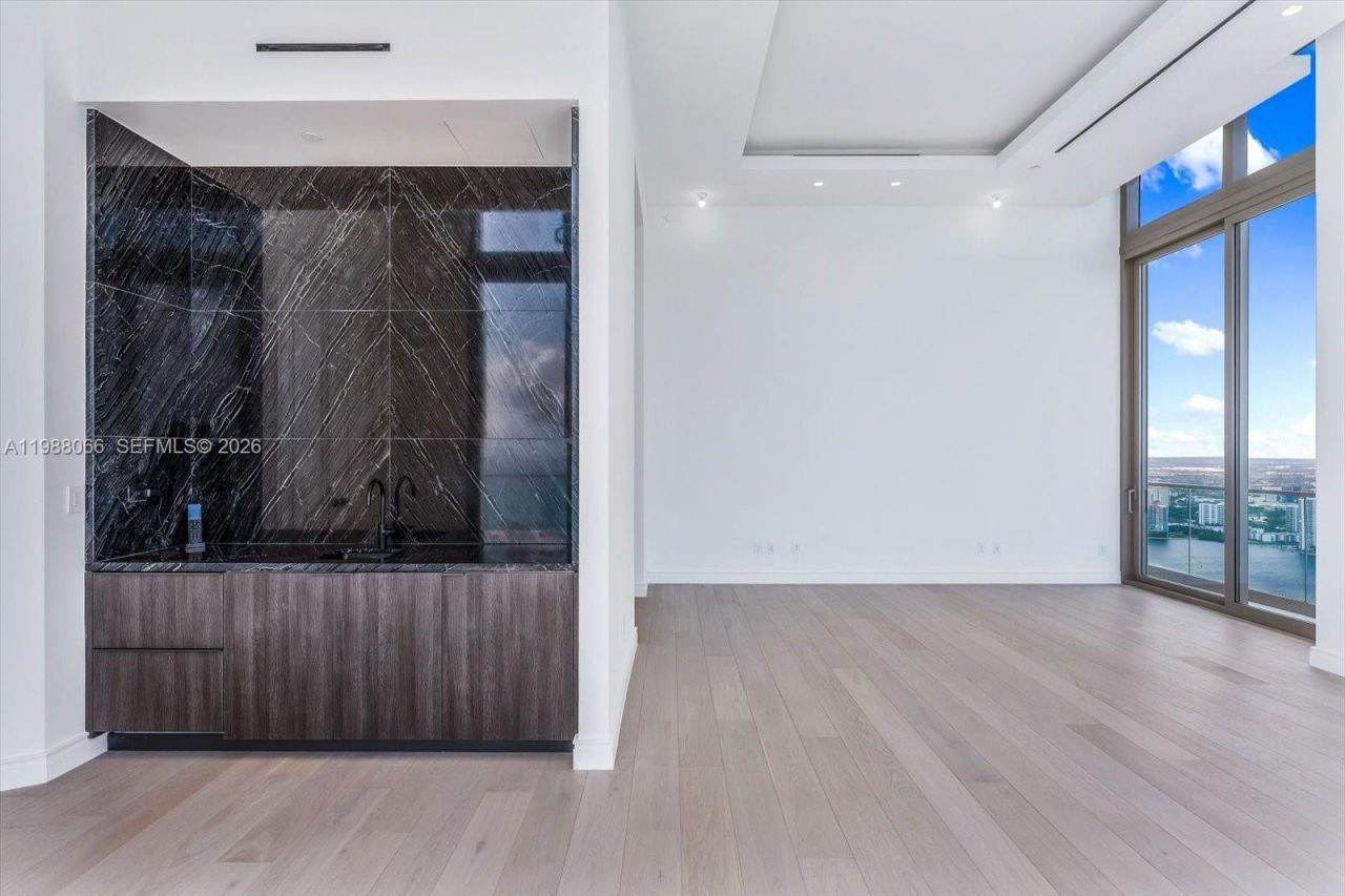 17901 Collins Ave , Unit PH-01, Sunny Isles Beach, FL 33160 Photo