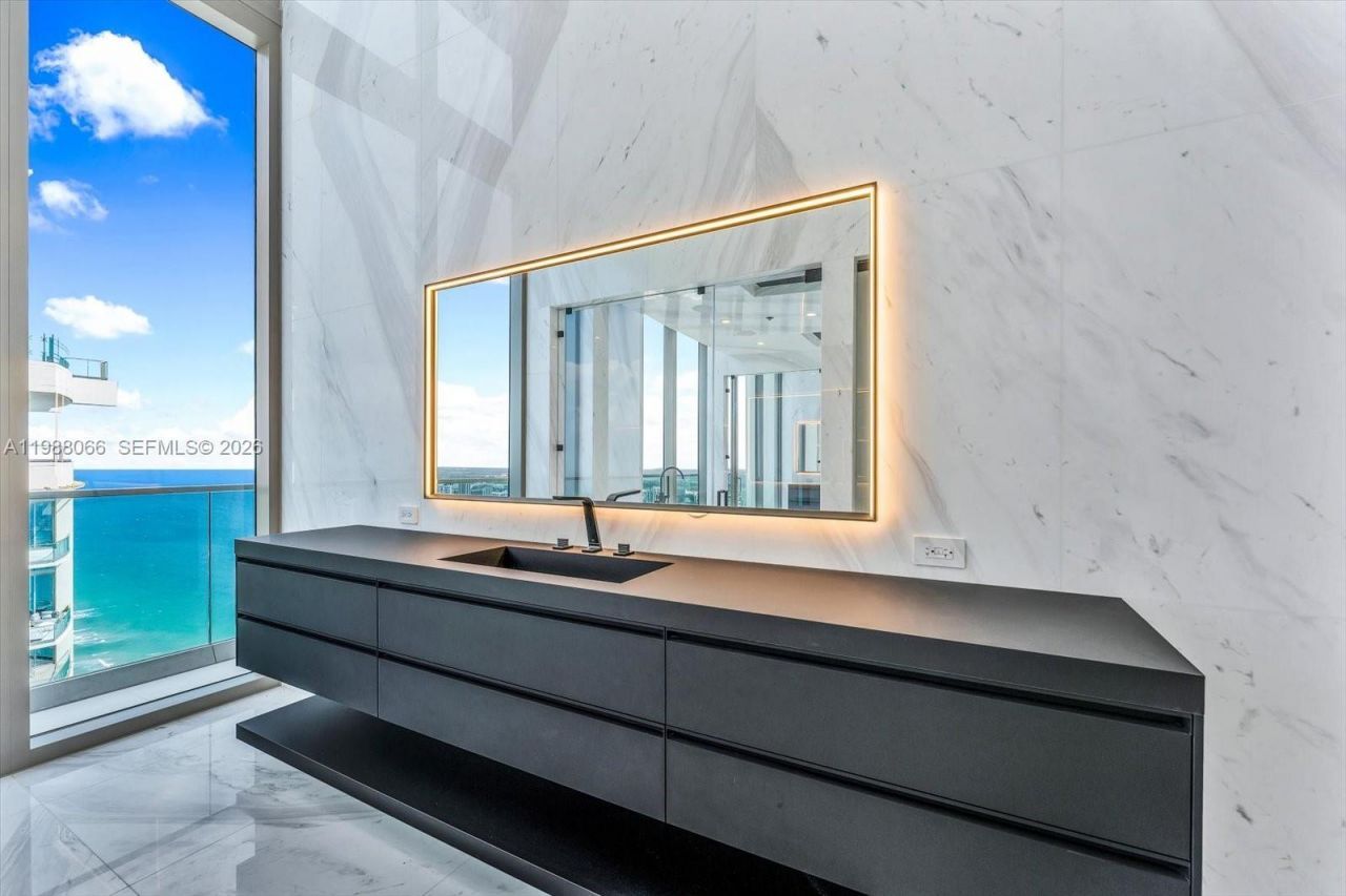 17901 Collins Ave , Unit PH-01, Sunny Isles Beach, FL 33160 Photo