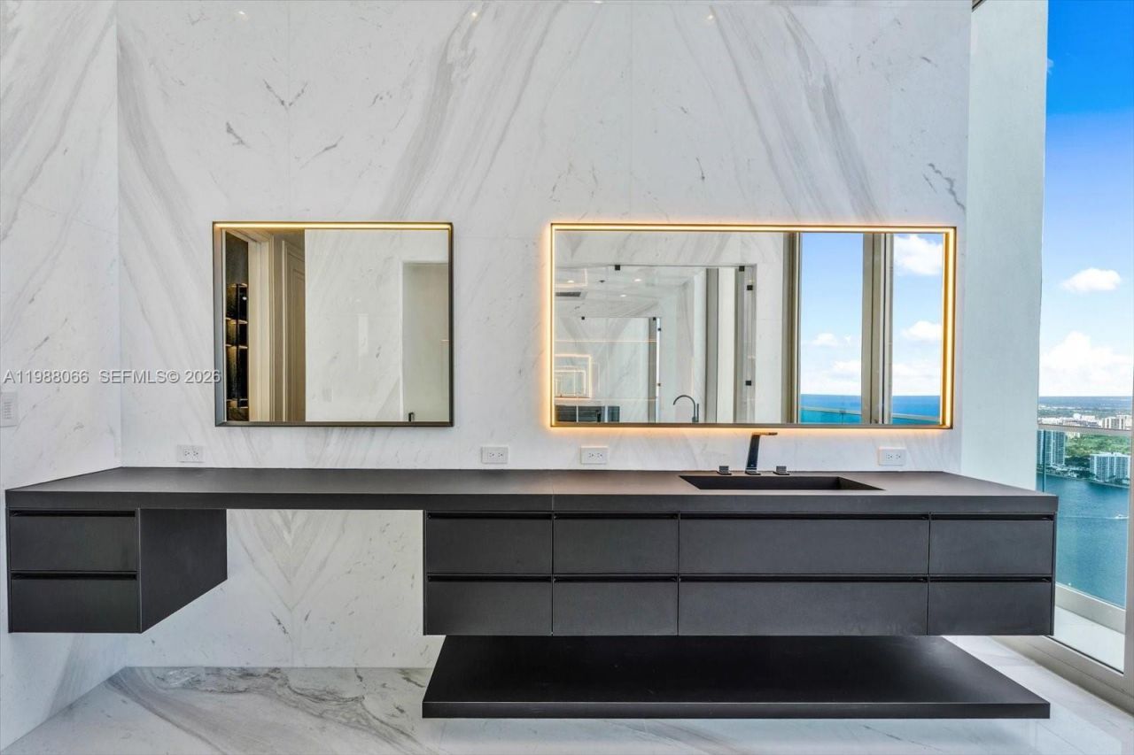 17901 Collins Ave , Unit PH-01, Sunny Isles Beach, FL 33160 Photo