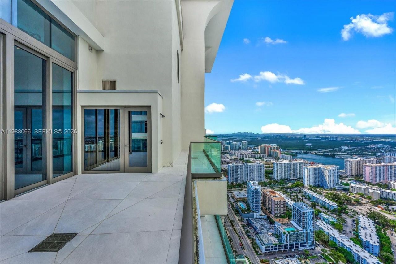 17901 Collins Ave , Unit PH-01, Sunny Isles Beach, FL 33160 Photo
