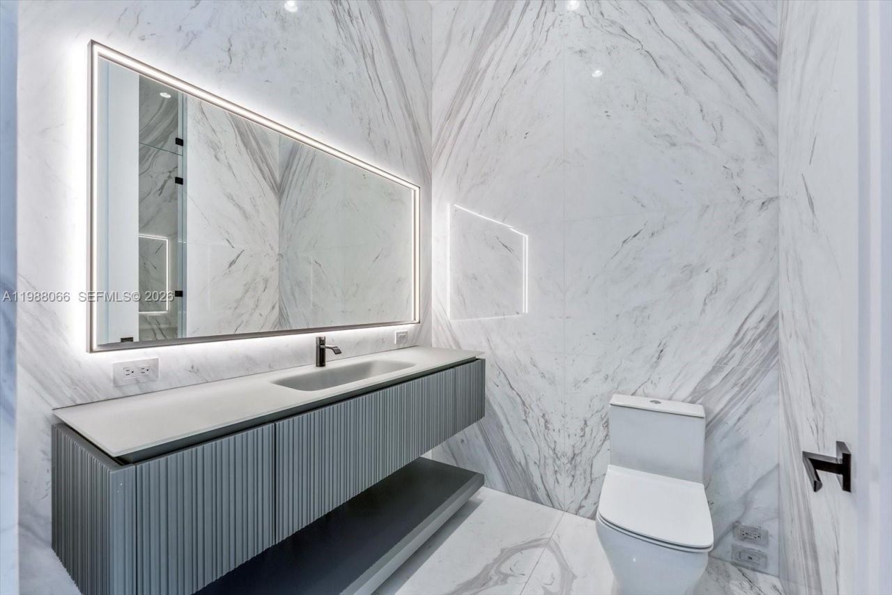 17901 Collins Ave , Unit PH-01, Sunny Isles Beach, FL 33160 Photo