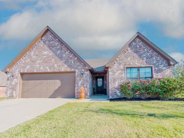100 Prarie Grass Drive, Whitesboro, TX 76273