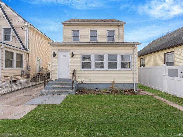 200 Princeton Street , Hempstead, NY 11550