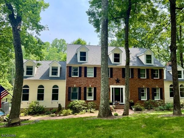 122 Forest Dr, Lebanon, NJ 08826