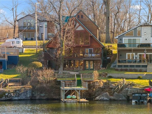 27 Beach Drive, Lake Tapawingo, MO 64015