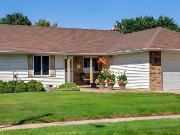 613 Ridgeview Dr, Onalaska, WI 54650
