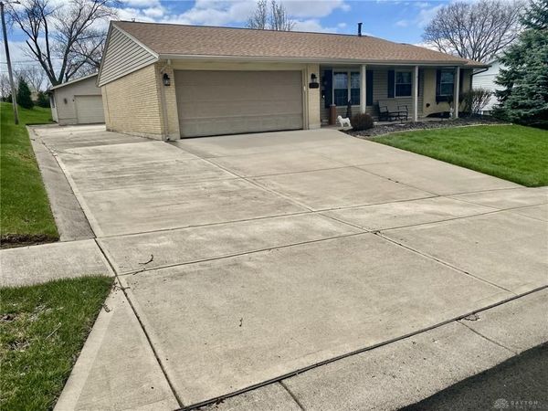 192 Golfwood Drive, West Carrollton, OH 45449