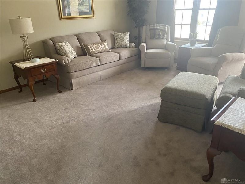 192 Golfwood Drive, West Carrollton, OH 45449 Photo 2