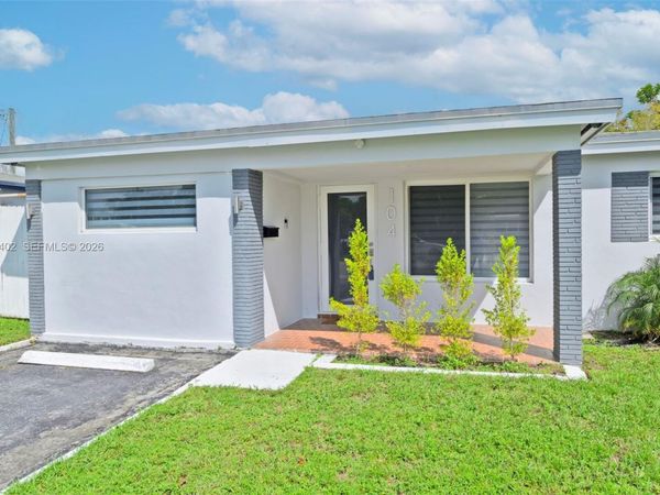 104 SW 7th St , Hallandale Beach, FL 33009