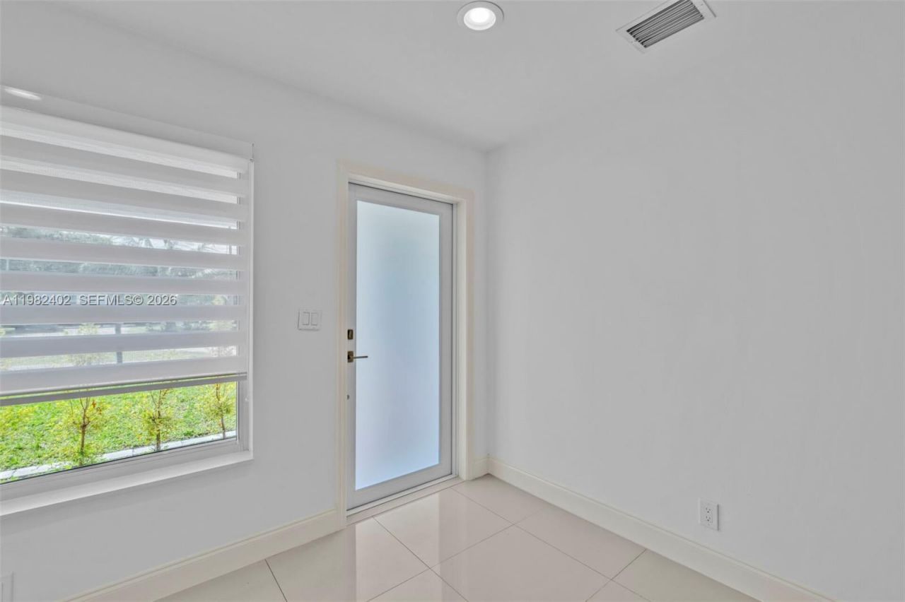 104 SW 7th St , Hallandale Beach, FL 33009 Photo