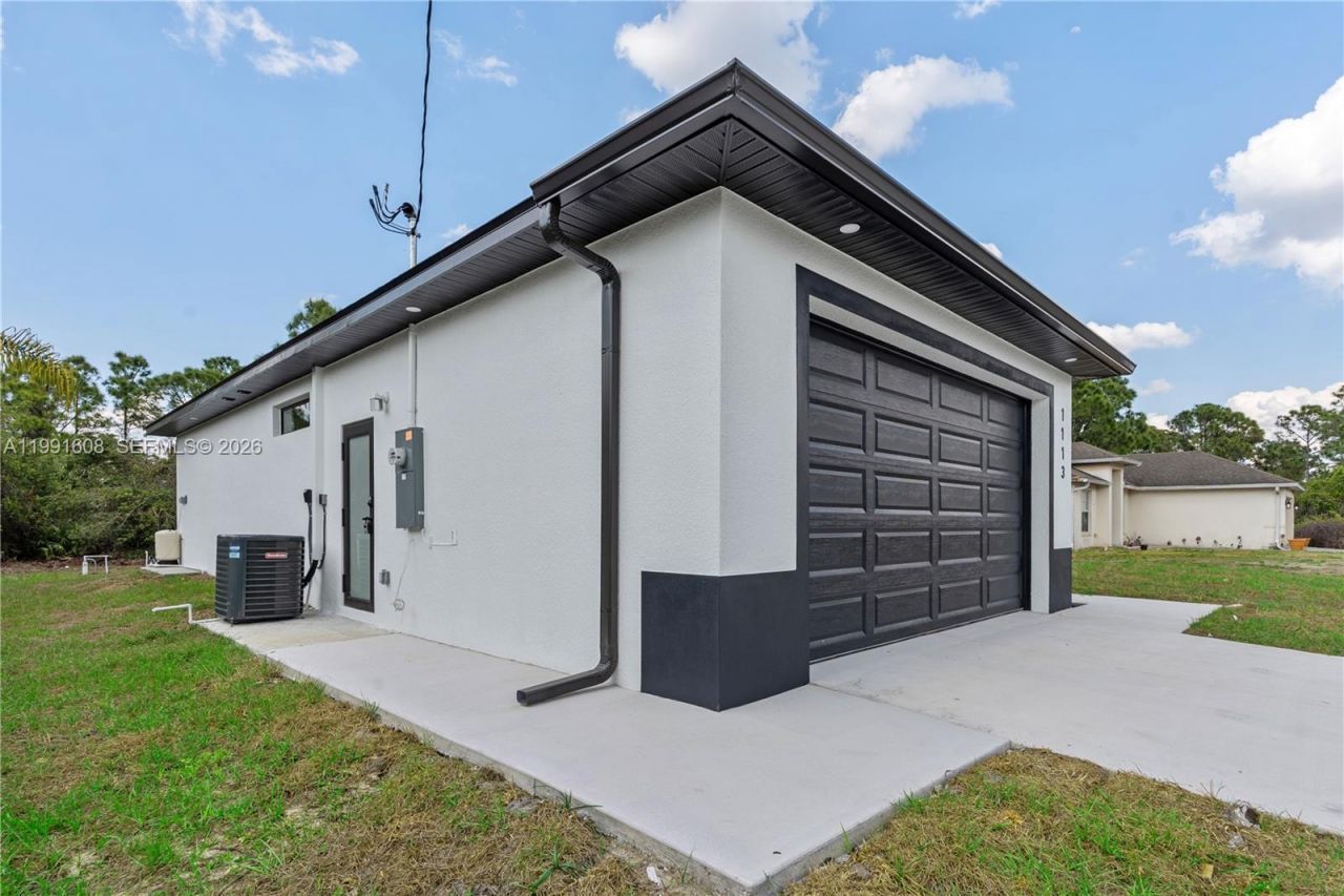 1113 Enrique St E, Lehigh Acres, FL 33974 Photo