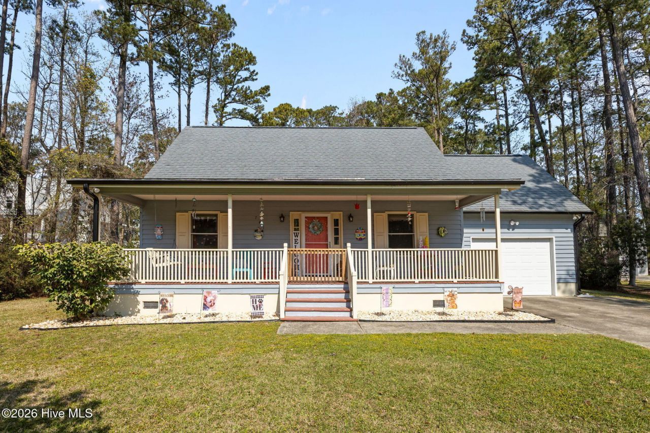 741 Comet Drive, Beaufort, NC 28516 Main Photo