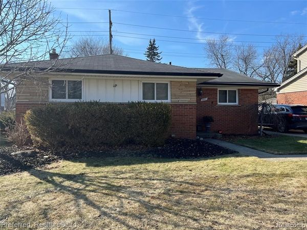 8957 Crown Street, Livonia, MI 48150