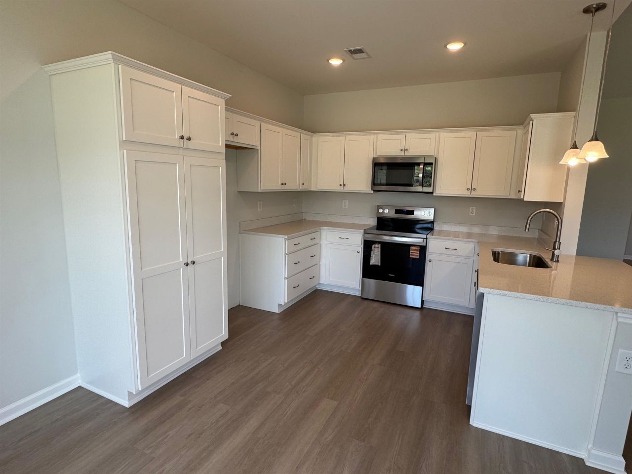 704 Fair Weather Dr Photo 4