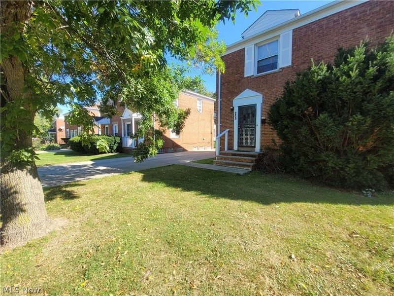 255 E 250th Street, Euclid, OH 44132 Photo 1