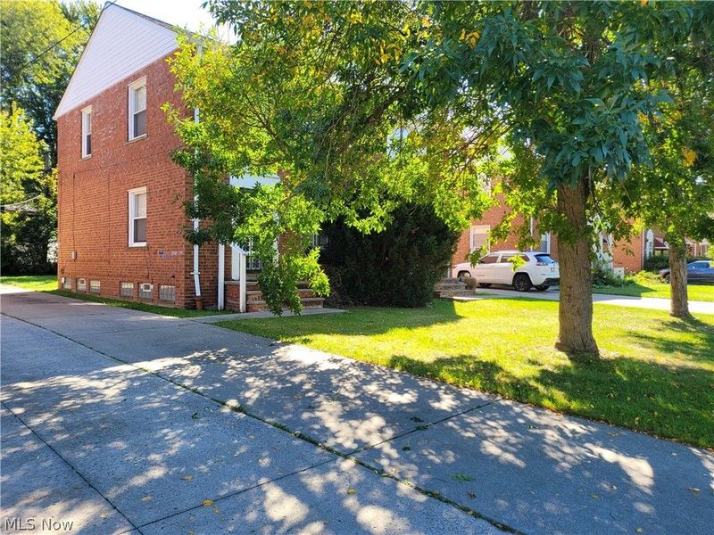 255 E 250th Street, Euclid, OH 44132 Photo 2