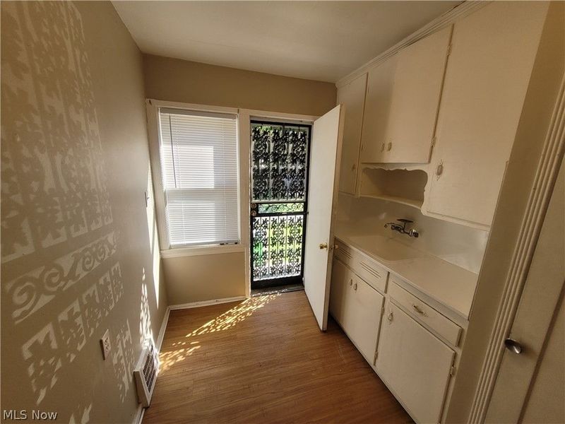 255 E 250th Street, Euclid, OH 44132 Photo 8