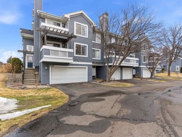 15665 24th Avenue N, Unit E, Plymouth, MN 55447