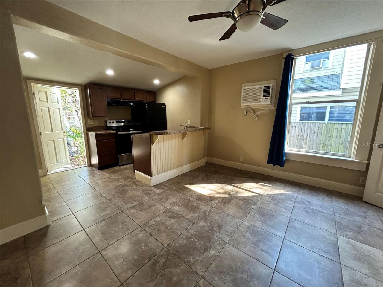 727 Dartmoor Street N, Unit 2, Saint Petersburg, FL 33701 Photo
