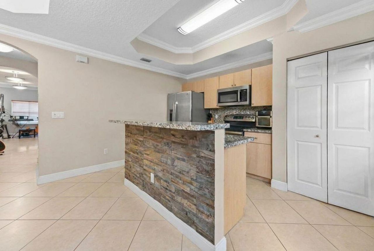 4967 Tradewinds Terrace, Unit 605, Fort Lauderdale, FL 33312 Photo