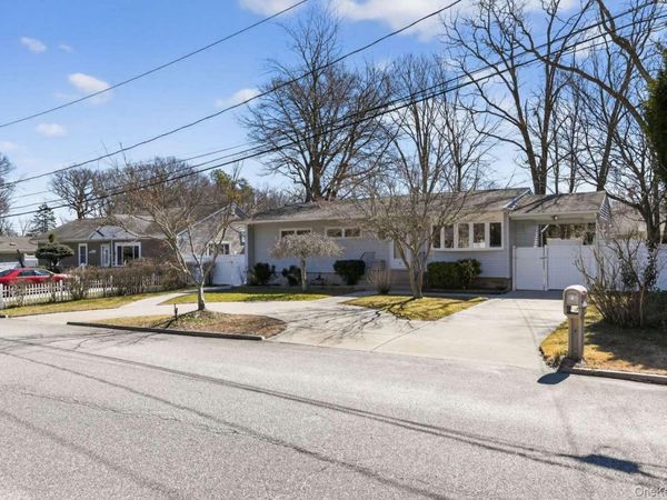 4 Jane Street , Selden, NY 11784