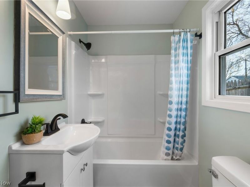 955 Iona Avenue, Akron, OH 44314 Photo 13