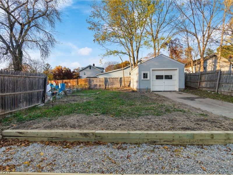 955 Iona Avenue, Akron, OH 44314 Photo 24