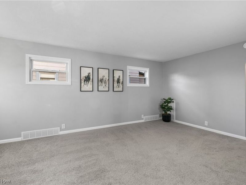 955 Iona Avenue, Akron, OH 44314 Photo 4