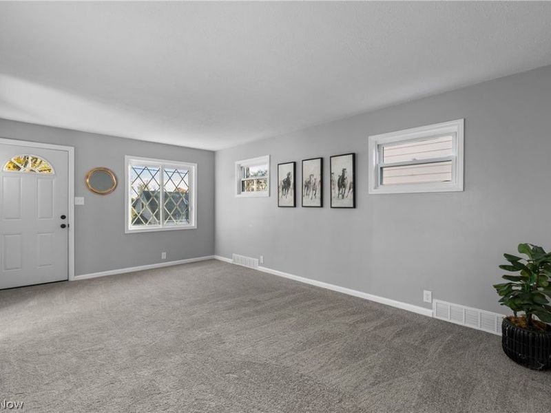 955 Iona Avenue, Akron, OH 44314 Photo 5