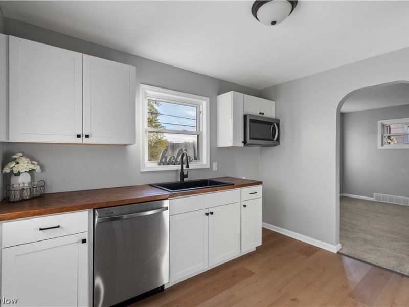 955 Iona Avenue, Akron, OH 44314 Photo 7