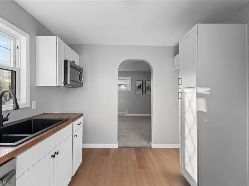 955 Iona Avenue, Akron, OH 44314 Photo 8