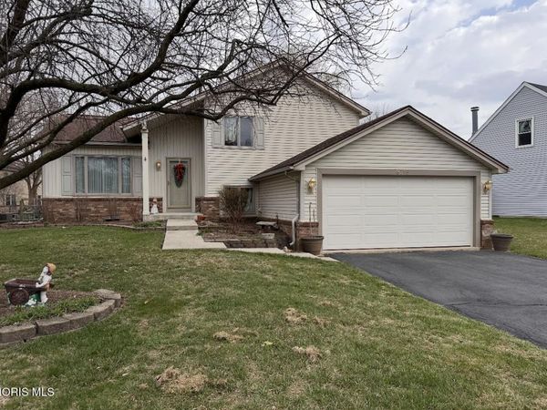9718 Millcroft Road, Perrysburg, OH 43551