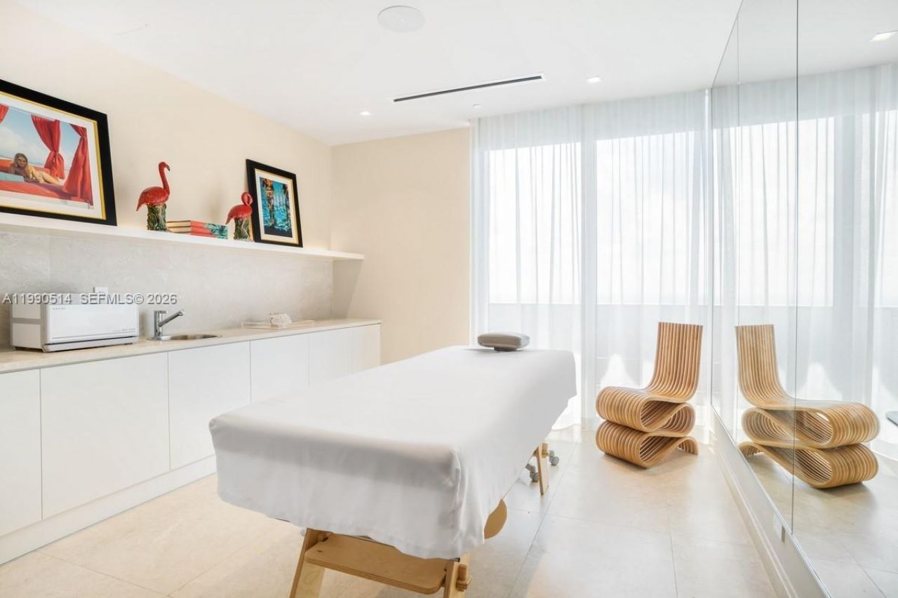 1000 Brickell Plaza , Unit 1914, Miami, FL 33131 Photo